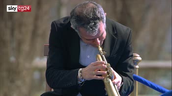 Paolo Fresu suona la tromba, in omaggio alle vittime del Covid