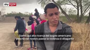Il dramma dei bimbi soli al confine con il Messico