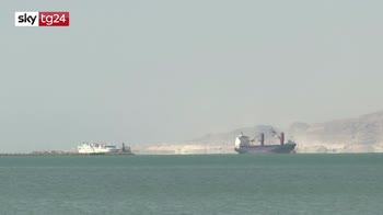 ERROR! Blocco canale di Suez, in azione i rimorchiatori