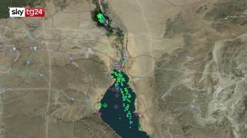 ERROR! Suez, nave gigantesca ancora incagliata nel mar rosso