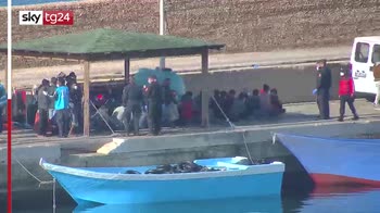 Lampedusa, 127 migranti sbarcati sull'isola