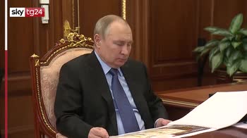 Putin firma legge che gli permetterà la carica per altri 2 mandati