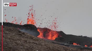 Islanda, nuova eruzione dal cratere del vulcano