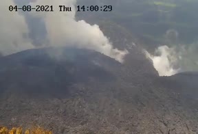 Evacuazione a Saint Vincent per il vulcano La Soufriére