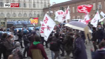 Scontri al corteo del primo maggio a torino 2 feriti