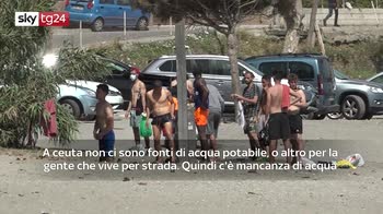 Migranti, a Ceuta centinaia di persone per strada