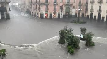 maltempo catania video 2 piazza (verificare)