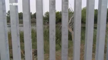 Polonia, parlamento approva muro anti migranti