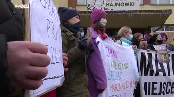 Ue vs Bielorussia, mamme manifestano alla frontiera