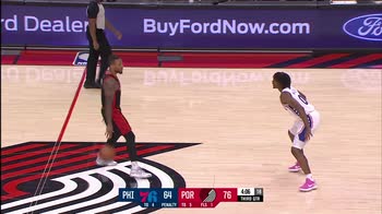 NBA, i 39 punti di Damian Lillard contro Philadelphia