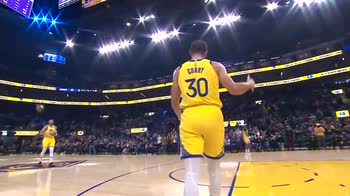 NBA, la standing ovation per Steph Curry del Chase Center