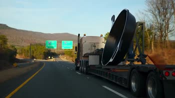La padella più grande del mondo trasportata con un camion