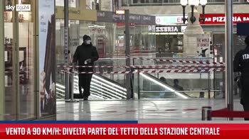 Milano, danni provocati dal vento alla Stazione Centrale