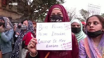 India, studentesse protestano per indossare il velo islamico