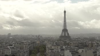 Francia, stop mascherine al chiuso