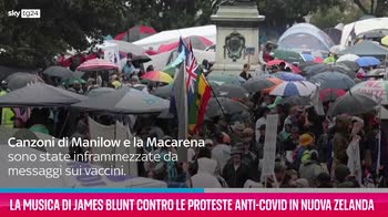 VIDEO La musica di James Blunt contro le proteste anti-Covi