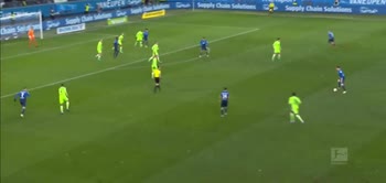 Bundesliga, il gol di Bruun-Larsen contro il Wolfsburg