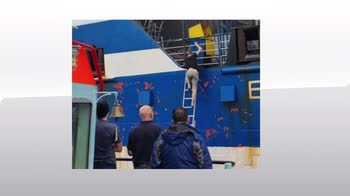 Incendio traghetto, spente le fiamme a bordo