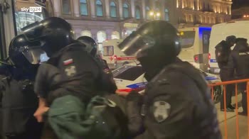 Guerra in Ucraina, a Mosca fiori per ricordare oppositore Nemtsov