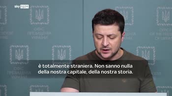 Zelensky: russi hanno l'ordine di cancellare la nostra storia