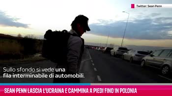 VIDEO Sean Penn lascia l'Ucraina e cammina fino in Polonia