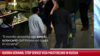 Visa e Mastercard sospendono operazioni in Russia