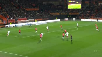 Ligue 1, il gol di Moussa Dembele contro il Lorient