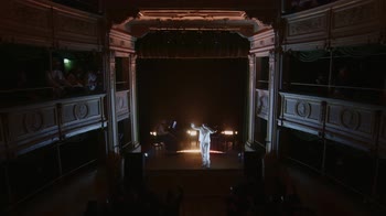 VIDEO - Lazza live al Teatro San Gerolamo di Milano