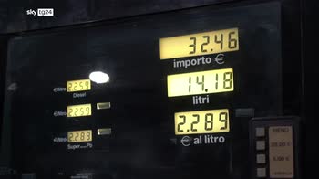 Caro carburanti, prezzi alle stelle e code ai distributori