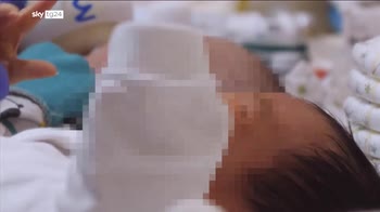 Kiev, 20 neonati da surrogata bloccati nel paese senza genitori