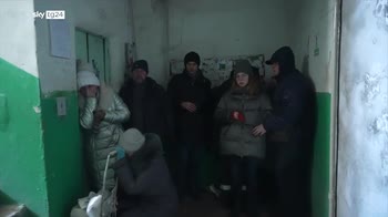 Mariupol la fuga a est per sfuggirle l'assedio