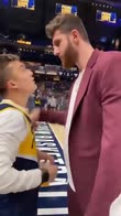 NBA: Nurkic litiga con un fan e scaglia via il suo telefono