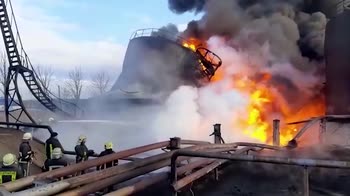 Guerra in Ucraina, deposito di carburante in fiamme. VIDEO