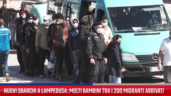 Lampedusa: sbarcati 200 migranti, molti bambini