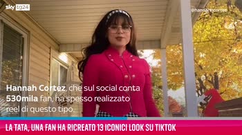 VIDEO La Tata, una fan ha ricreato 13 iconici look su TikTok