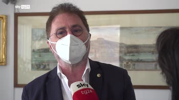 Napoli, emergenza barelle in pronto soccorso