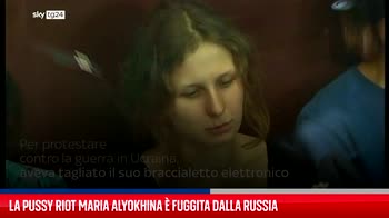 Pussy Riot, Alyokhina � fuggita da Russia travestita da rider