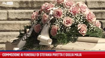 Madre e figlia uccise in centinaia ai funerali a Samarate