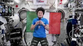 ERROR! Astrosamantha chiama Italia, primo collegamento dalla ISS