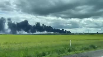 Ucraina, fumo dalla raffineria di Luhansk colpita dai russi