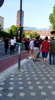 Cori dei tifosi della Roma fuori dallo stadio di Tirana
