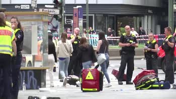 Auto su folla, un morto e dodici feriti a Berlino