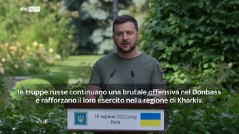 Kiev, Zelensky: la Russia non vuole la pace