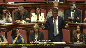 Renzi: chi si vuole dividere lo faccia rispettando dignit� del Parlamento
