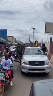 Pogba torna in Guinea: l'accoglienza è da re
