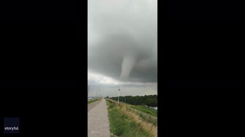 Paesi Bassi, raro tornado provoca un morto: VIDEO