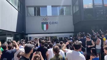 Inter, Lukaku saluta i tifosi dopo le visite al CONI