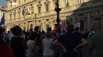 Crisi di governo, in piazza per il sostegno a Draghi