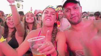 Musica e spettacolo a Marina di Cerveteri, ieri sul palco del Jova Beach Party da Renato Zero a Brunori sas