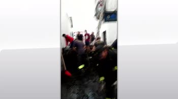 ERROR! Alluvione Stromboli, vigili del fuoco e turisti al lavoro per liberare strade